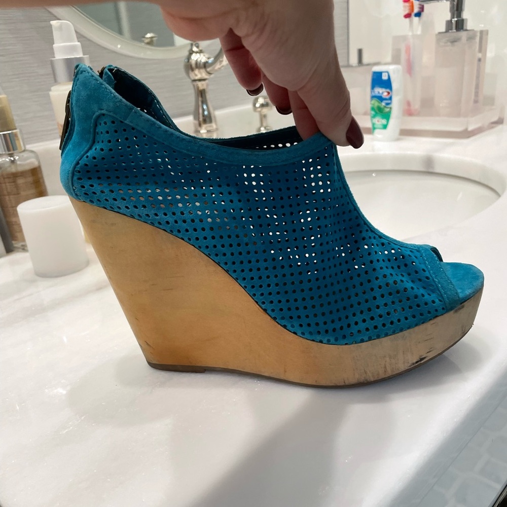 Blue wedges